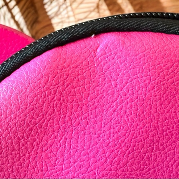 BETSEY JOHNSON Butterfly Wristlet - Pink & Rainbow Applique - Picture 3 of 10